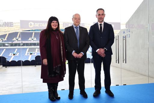  Der Präsident des FC Porto und der Kaizen
Foundation bei der Eröffnung von INZONE im Dragao Stadion.