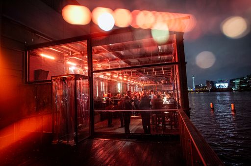  Networking an der Spree: Das ist beim BIG BANG FESTIVAL 2024 in
Berlin-Kreuzberg möglich. [ NO MODEL RELEASE NO PROPERTY RELEASE
Keine Haftung fuer die Verletzung von Rechten Dritter. Es liegen
keine Einverstaendniserklaerungen der fotografierten Personen vor -
copyright by: Marc-Steffen Unger / www.ms-unger.de info@ms-unger.de
] / Die Verwendung dieses Bildes für redaktionelle Zwecke ist unter
Beachtung aller mitgeteilten Nutzungsbedingungen zulässig und dann
auch honorarfrei. Veröffentlichung ausschließlich mit
Bildrechte-Hinweis.