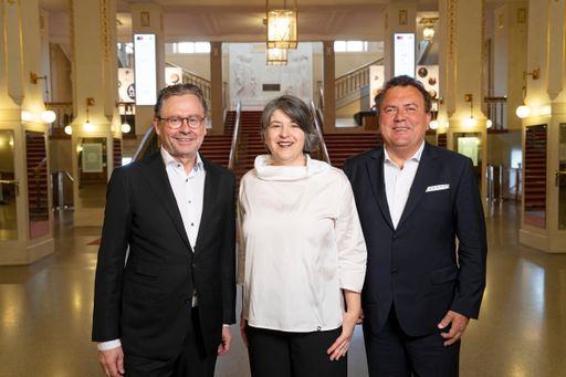  Dr. Alexander Wrabetz, Aufsichtsratspräsident der
Wiener Symphoniker Mag. a Olivia Khalil, Kaufmännische
Geschäftsführerin der Wiener Symphoniker Jan Nast, Intendant der
Wiener Symphoniker