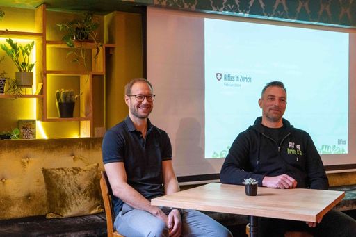 v.l.: Gunther Michl, Mitgründer und Geschäftsführer
von Alfies in Österreich, und Peter Rohn, Geschäftsführer von Alfies
in der Schweiz, eröffneten heute offiziell den neuen Standort in
Zürich.