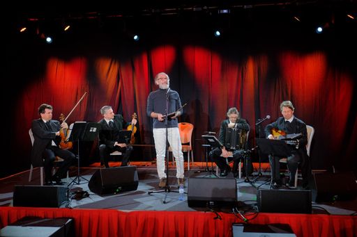Seit der ersten Auflage des Theaterhotels im Dienst
der guten Sache: Karl Markovics