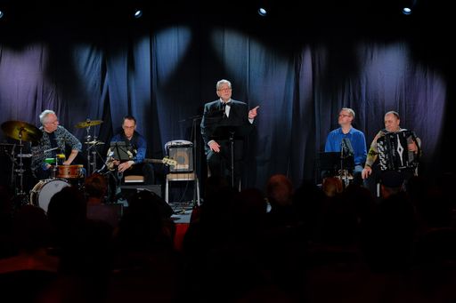 Vorschau Bild von Erwin Steinhauer ist langjähriger Unterstützer des
Theaterhotels