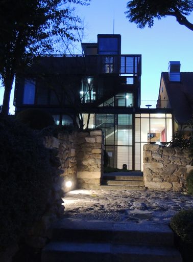 Vorschau Bild von Villa Nachtaufnahme mit Eingang durch Wintergarten