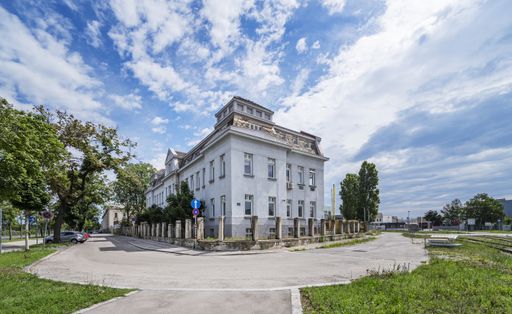 Gebäude 1. Haidequerstraße