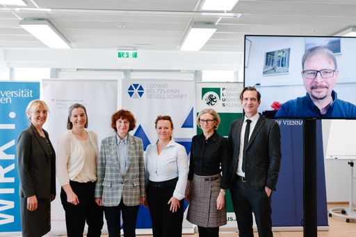 v.l.: Sektionschefin im BMBWF Barbara Weitgruber,
LBG-GF Marisa Radatz, LBG-Präsidentin Freyja-Maria Smolle-Jüttner,
LBI-Leiterin Nicole Meisner-Kober, LBG-GF Elvira Welzig, LBI-Leiter
Jörg Menche, LBI-Leiter Florian Krammer.