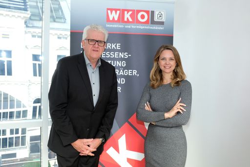 Fachverbandsobmann der Immobilien- und
Vermögenstreuhänder der WKO, KommR Ing. Gerald Gollenz, sowie Iris
Einwaller, geschäftsführende Gesellschafterin der epmedia
Werbeagentur, arbeiten für den 49. Bundestag der
Immobilienwirtschaft, der vom 27. bis 28. Juni 2024 in Loipersdorf
stattfindet, zusammen.