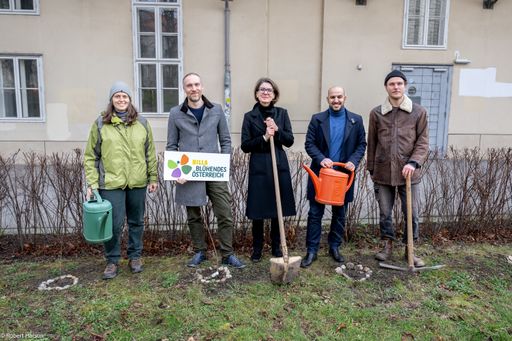 Vorschau Bild von Pflanzaktion am Uni Campus Altes AKH in Wien