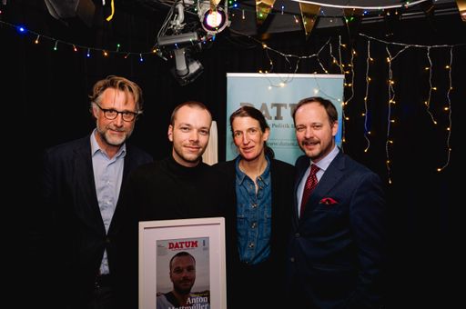  von links nach rechts: Sebastian Loudon (Herausgeber DATUM),
Anton Mattmüller (DATUM-Talent 2023), Elisalex Henckel
(Chefredakteurin DATUM) und Anatol Vitouch (Leiter
Talenteprogramm)BILD zu OTS -