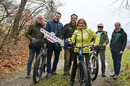 Landeshauptfrau Mikl-Leitner und Plattform Vertreter freuen sich
über den Saisonstart!