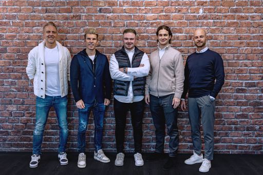 Pressebild - Investorengruppe + Gründer