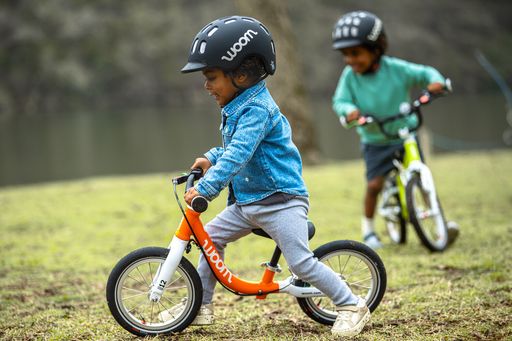 Die woom bikes in den Farben LIZARD LIME – einem
strahlenden Hellgrün – und FLAME ORANGE – einem kräftigen Orange –
sind ab sofort für Kids von 1,5 bis 8 Jahren (woom Fahrradgröße 1
bis 4) im woom Online-Shop und im Fachhandel erhältlich.