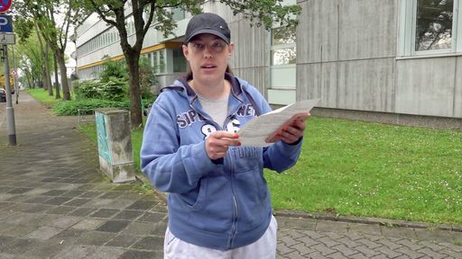 Vorschau Bild von Nach der Schließung ihres Beautysalons sucht Janine einen Job.
Nun soll die gelernte Make-up-Artistin als Integrationshelferin in
einem Kindergarten anfangen. / Die Verwendung dieses Bildes für
redaktionelle Zwecke ist unter Beachtung aller mitgeteilten
Nutzungsbedingungen zulässig und dann auch honorarfrei.
Veröffentlichung ausschließlich mit Bildrechte-Hinweis.