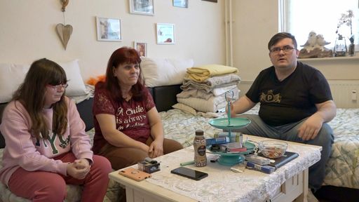 Vorschau Bild von Pascal, Petra und Selina wollen als TikToker durchstarten, um
endlich unabhängig vom Amt zu werden und auf eigenen Beinen stehen
zu können. / Die Verwendung dieses Bildes für redaktionelle Zwecke
ist unter Beachtung aller mitgeteilten Nutzungsbedingungen zulässig
und dann auch honorarfrei. Veröffentlichung ausschließlich mit
Bildrechte-Hinweis.