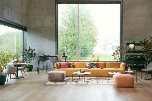  To create a domestic feel in the office, there&apos;s se:living.
Created exclusively for Sedus by the world-renowned designer Robin
Rizzini, the sofa offers a harmonious blend of domestic comfort and
professional functionality. / Die Verwendung dieses Bildes für
redaktionelle Zwecke ist unter Beachtung aller mitgeteilten
Nutzungsbedingungen zulässig und dann auch honorarfrei.
Veröffentlichung ausschließlich mit Bildrechte-Hinweis.