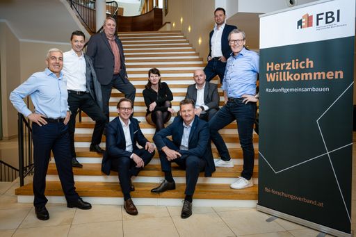 Vorschau Bild von Foto (v.l.n.r.): 1.Reihe Georg Bursik/Baumit,
Harald Zulehner/Doka, Günther Schaffelner/helopal, Johann
Brandstetter/Internorm 2 Reihe: Michael Allesch/Saint-Gobain,
Katharina Sigl/FBI, Christian Jäkel/Roto Frank DST 3. Reihe: Thomas
Schöffer/BMI, Daniel Walther/Domoferm,