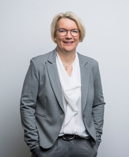 Vorschau Bild von Susanne Schröder übernahm die Bereiche Finanzen und
Controlling bei Österreichs führendem Bohrer- und Fräserhersteller
ALPEN-MAYKESTAG. Foto: Neumayr/Christian Leopold 06.03.2024