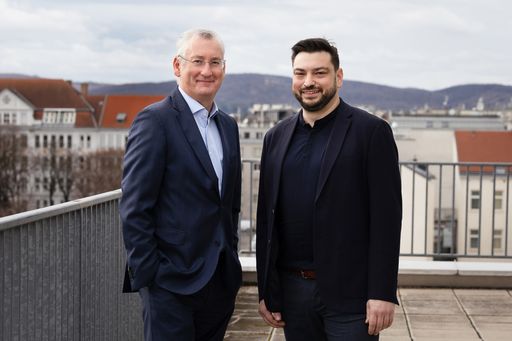  Dr. Franz Semmernegg, CEO CANCOM Austria AG Patrick
Ratheiser, CEO Leftshift One