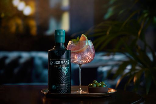 Mit Brockmans Agave Cut lässt sich eine
schmackhafte Variante des beliebten und erfrischenden Paloma
Cocktails aus Mexiko mixen.