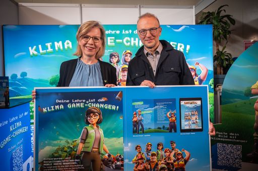 (v.l.) Klimaschutzministerin Leonore Gewessler und
Bernd Vogl, Geschäftsführer des Klima- und Energiefonds
