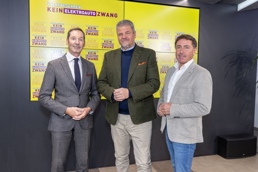  https://www.apa-fotoservice.at/galerie/36222 Im Bild v.l.n.r.:
NRAbg. a.D. Dr. Christian Puswald, LAbg. Bgm. Gerhard Köfer,
Klubobmann-Stv. LAbg. Gerhard Klocker