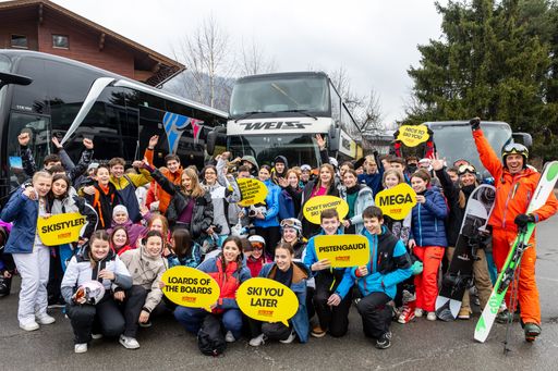 Vorschau Bild von Steiermarks Jugend auf einer Piste: Top Stimmung vom Gipfel bis
ins Tal