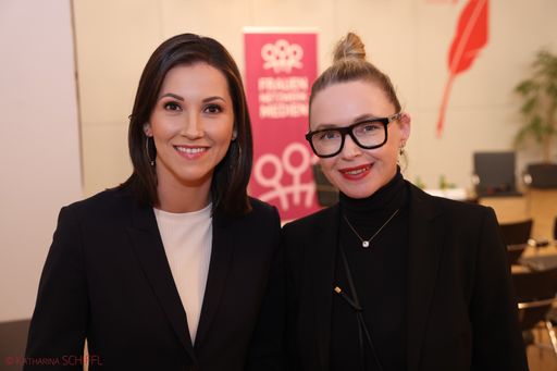  Alexandra Wachter, Vorsitzende des Frauennetzwerk
Medien (links) und Barbara Haas, Vorstandsmitglied im Frauennetzwerk
Medien