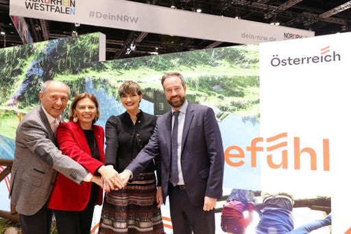 Vorschau Bild von Das SalzburgerLand als Länderpartner auf der ITB Berlin: (v.l.)
SLTG-Geschäftsführer Leo Bauernberger, Tourismus-Staatssekretärin
Susanne Kraus-Winkler, ÖW-Geschäftsführerin Astrid
Steharnig-Staudinger und LH-Stv. Stefan Schnöll.