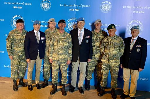 Vorschau Bild von Österreichische Delegation nimmt an Festakt teil.
