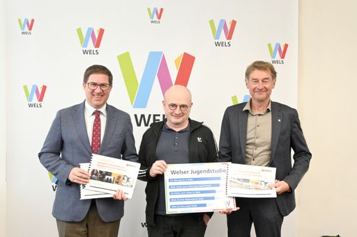 Bürgermeister Dr. Andreas Rabl, Jugendforscher
Prof. Mag. Bernhard Heinzlmaier und Jugendreferent Vizebürgermeister
Gerhard Kroiß (v.l.)