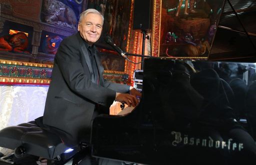 Vorschau Bild von Robert Werner sorgt am Bösendorfer-Flügel für den musikalischen
Rahmen bei der Veranstaltung am 18. März 2024.