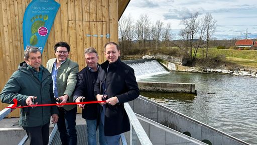 v.l.n.r.: Ehrenobmann Wolfgang Stadlmayr, Obmann
Michael Stiefmüller, technischer Leiter Eduard Krainz,
Geschäftsführer Peter J. Zehetner bei der Eröffnung