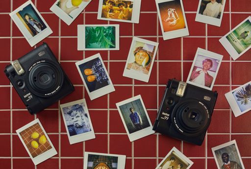 INSTAX MINI 99 Sofortbildkamera und Sofortbilder
mit den unterschiedlichen Aufnahmemodi