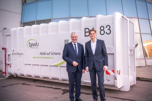  LAbg. und Aufsichtsratsvorsitzender der BAWU Anton
Kasser und EVN Vorstandsdirektor Franz Mittermayer