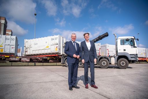 Vorschau Bild von LAbg. und Aufsichtsratsvorsitzender der BAWU Anton
Kasser und EVN Vorstandsdirektor Franz Mittermayer