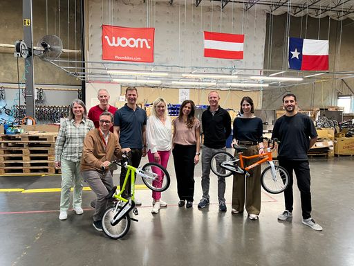 Botschafterin DDr. Petra Schneebauer (fünfte v. l.)
zu Besuch bei woom USA