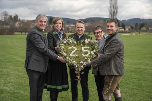 Josef Strohmeier (Peiserhof), Tourismuslandesrätin
Barbara Eibinger-Miedl, Michael Feiertag (GF STG), Gabi Arzberger
und Cajetan Arzberger (Kaufhaus Arzberger)