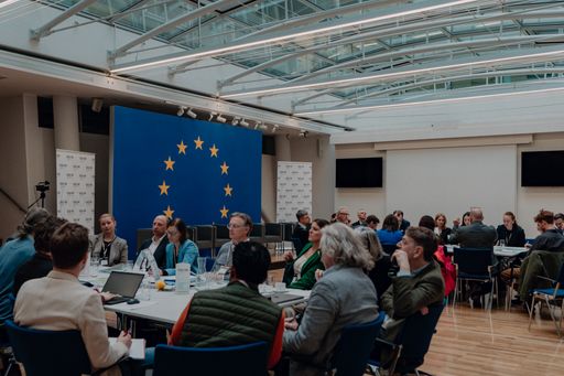 Vorschau Bild von Bei den beiden World Cafés tauschten sich
Expert:innen und Vertreter:innen heimischer Tourismusdestinationen
über nachhaltige Maßnahmen und Ideen aus.