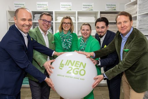  Gemeinsam wurde der erste Linen2GO Shop in Wien
eröffnet.