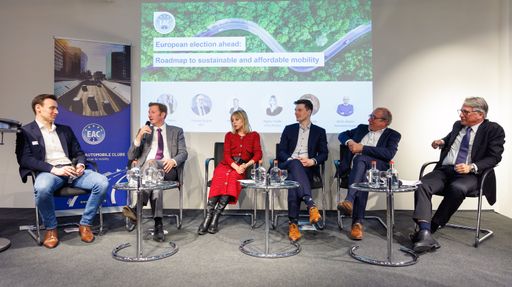Beim Parlamentarischen Abend des EAC in Brüssel:
Martin Filzen, Policy Officer EAC; MdEP Jan-Christoph Oetjen; Algara
Castle, eFuel Alliance e.V.; Mitja Schulz, Verband der
Automobilindustrie (VDA); MdEP Thomas Rudner; Holger Küster,
EAC-Präsident (v.l.n.r.)