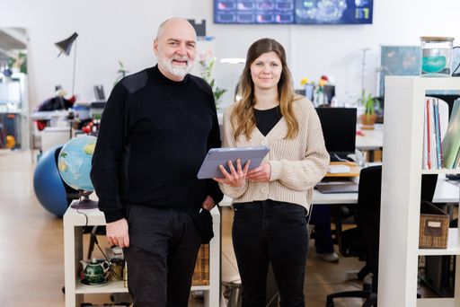 Paul Beyer Klinkosch, Co-Founder SchuBu Systems,
und Pädagogin Regina Ballwein