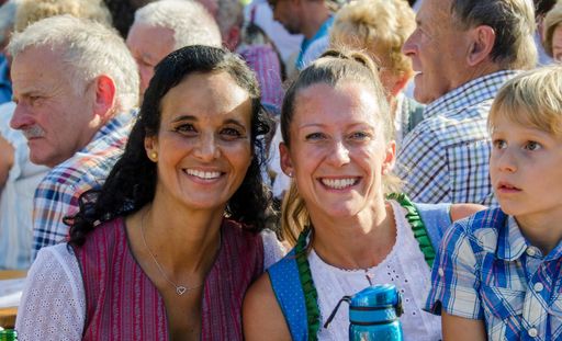  Julia Franta (Marketingmanagerin Pielachtal) und
Cornelia Janker (Tourismusobfrau Pielachtal) mit ihrem Sohn Michael