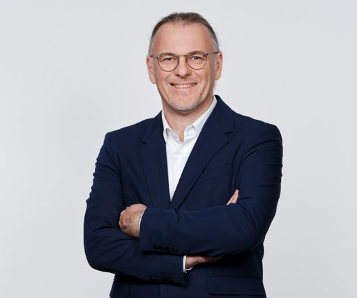Vorschau Bild von Christian Kneil war als Head of Content Business
schon bisher Teil der APA-Chefredaktion, ab April ist er auch stv.
Chefredakteur.