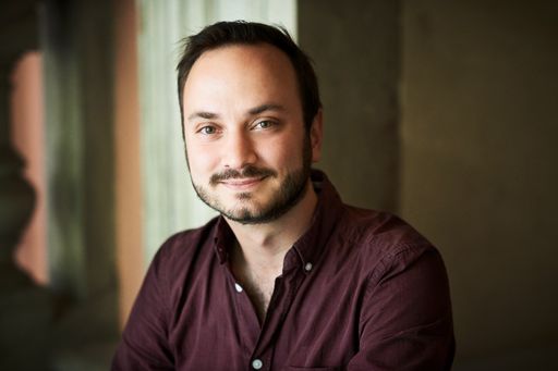 Vorschau Bild von Jakob-Moritz Eberl, Institut für Publizistik- und
Kommunikationswissenschaft: „Im Zuge von ANALYSIS wollen wir
wissenschaftliche Forschung zu Mis- und Desinformation sowie
Fact-Checking-Techniken und Hintergründe zu deren Wirksamkeit und
Grenzen in Lerninhalte verpacken."