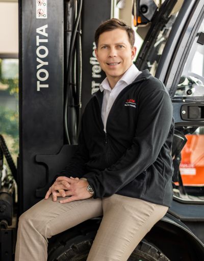 Mag. Oskar Zettl, Geschäftsführer Toyota Material
Handling, Österreich freut sich über ein Jahr ohne jegliche
Arbeitsunfälle.