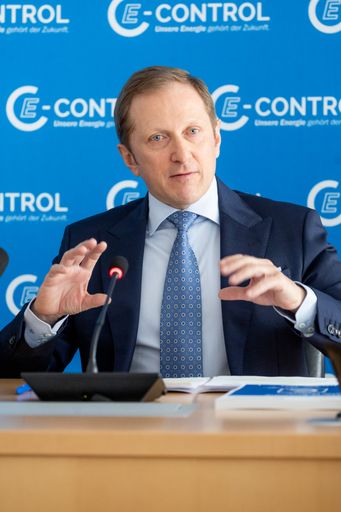 Vorschau Bild von E-Control PK: 2023 ein Jahr mit Licht und Schatten.
FOTO: Prof. DI Dr. Alfons Haber, MBA, Vorstand E-Control