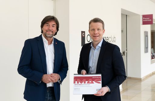 Vorschau Bild von v.l.n.r.: Mag. Franz Koll (3e) und DDr. Paul
Eiselsberg (IMAS) präsentierten den 1. LET'S DOIT Heimwerker-Report.