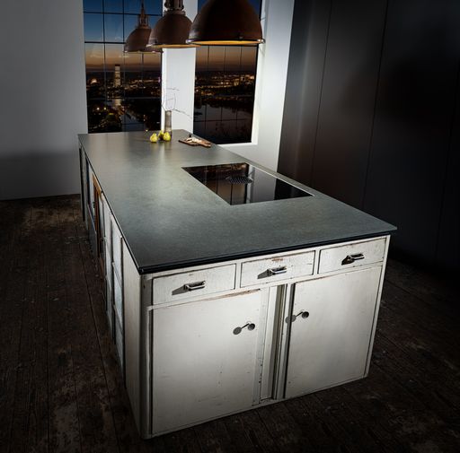 Vorschau Bild von Kreislaufwirtschaft im Küchensegment: Anstatt neue
Steinblöcke abzubauen, wird für „Alpinova“-Küchenarbeitsplatten
bereits vorhandenes Material zu einem neuen edlen Produkt
verarbeitet.