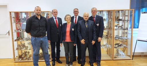  Einstimmig gewählter Vorstand des ÖKV. Nicht am
Bild ist Zuchtbuchführer Josef Koren.