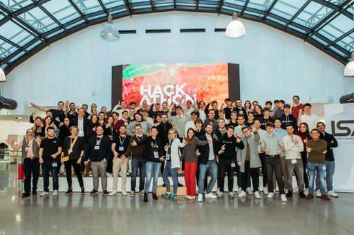 Vorschau Bild von Über 100 Student*innen nahmen am Hackathon VIENNA
„Corporate Coding for Sustainability“ teil. Die Häuser zum Leben
nutzten den Hackathon, um junge IT-Talente mit der Challenge
„Digitale Pflegedokumentation mit Spracherkennung“ für innovative
Lösungen im Bereich Pflege und Betreuung zu begeistern.