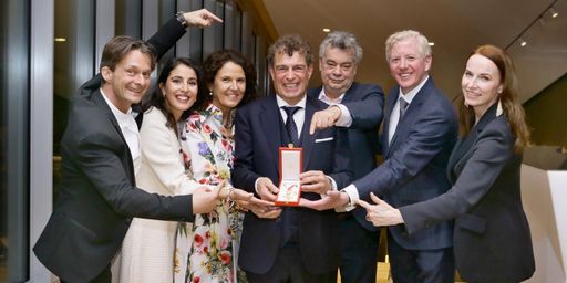 Von rechts nach links: SPORTUNION-Vizepräsidentin
Michaela Huber, SPORTUNION-Präsident Peter McDonald, Vizekanzler und
Sportminister Werner Kogler, Wilfried Drexler, Drexlers Ehefrau
Gabriela, Tochter Dora, SPORTUNION-Generalsekretär Stefan Grubhofer